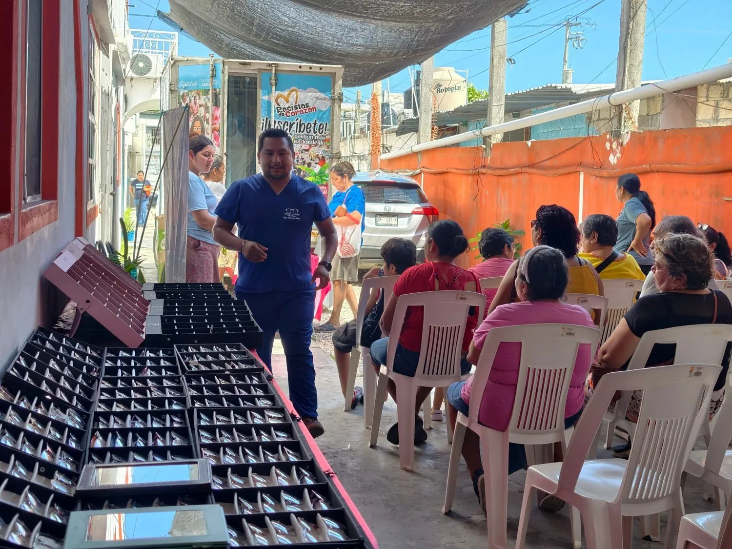 Jornada del programa «Rocío en tu Salud» con lentes disponibles para la comunidad.